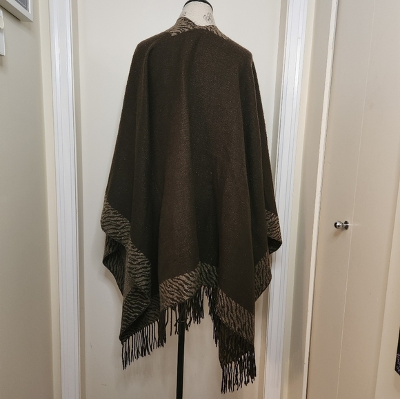 Vintage Reversible Zebra Cape Shawl - Picture 5 of 11
